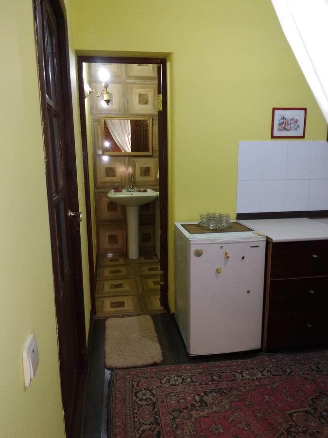 Apartment On Dzhonua Street Sukhumi Luaran gambar